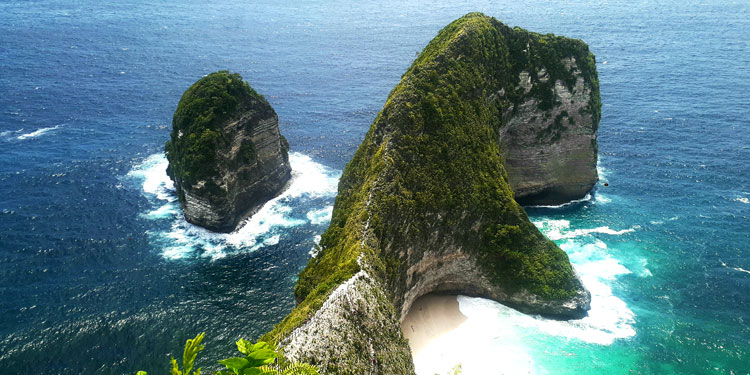 Spot-spot wisata adventure di Nusa Penida, Bali yang menantang dan mempesona